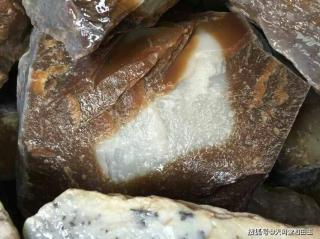 刷新认知:谁说和田玉山料无精品?这些顶级且末糖白玉媲美籽料
