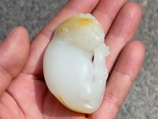 新疆和田玉籽料回头貔貅