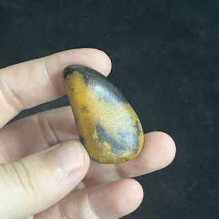 被阿达西们疯炒的"洒黑皮"籽料