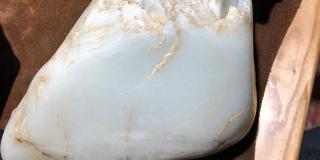 一块白皮大料切出两个玉镯,你看赚了吗?