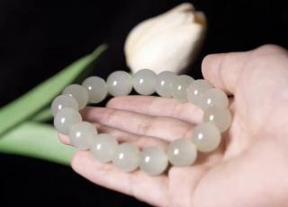 穿越时光的和田玉手串,美丽与历史的碰撞