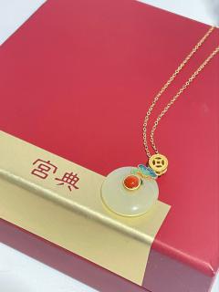 清透的和田玉项链也太嫩了